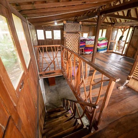 Villa Watu Kodok - Villa Located Close To The Beach Baron Ngoại thất bức ảnh
