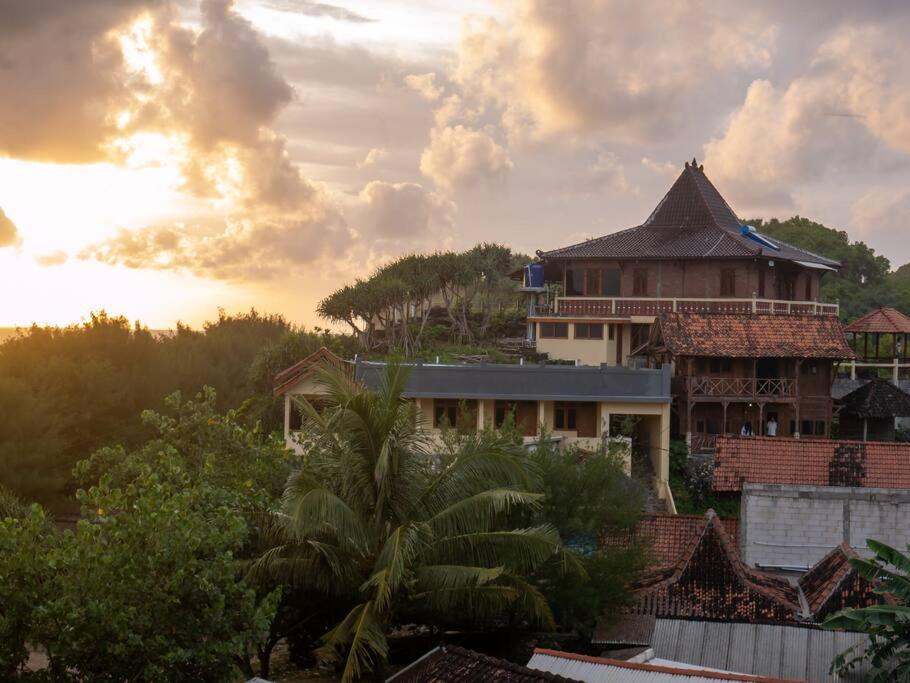 Villa Watu Kodok - Villa Located Close To The Beach Baron Ngoại thất bức ảnh